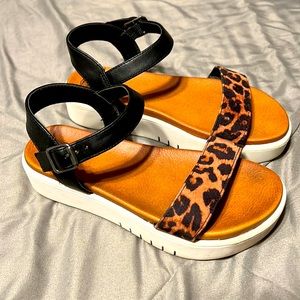 Girls sandals
